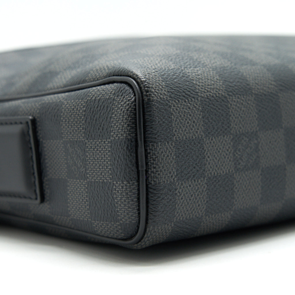 LOUIS VUITTON DAYTON PM MEN'S MESSENGER BAG