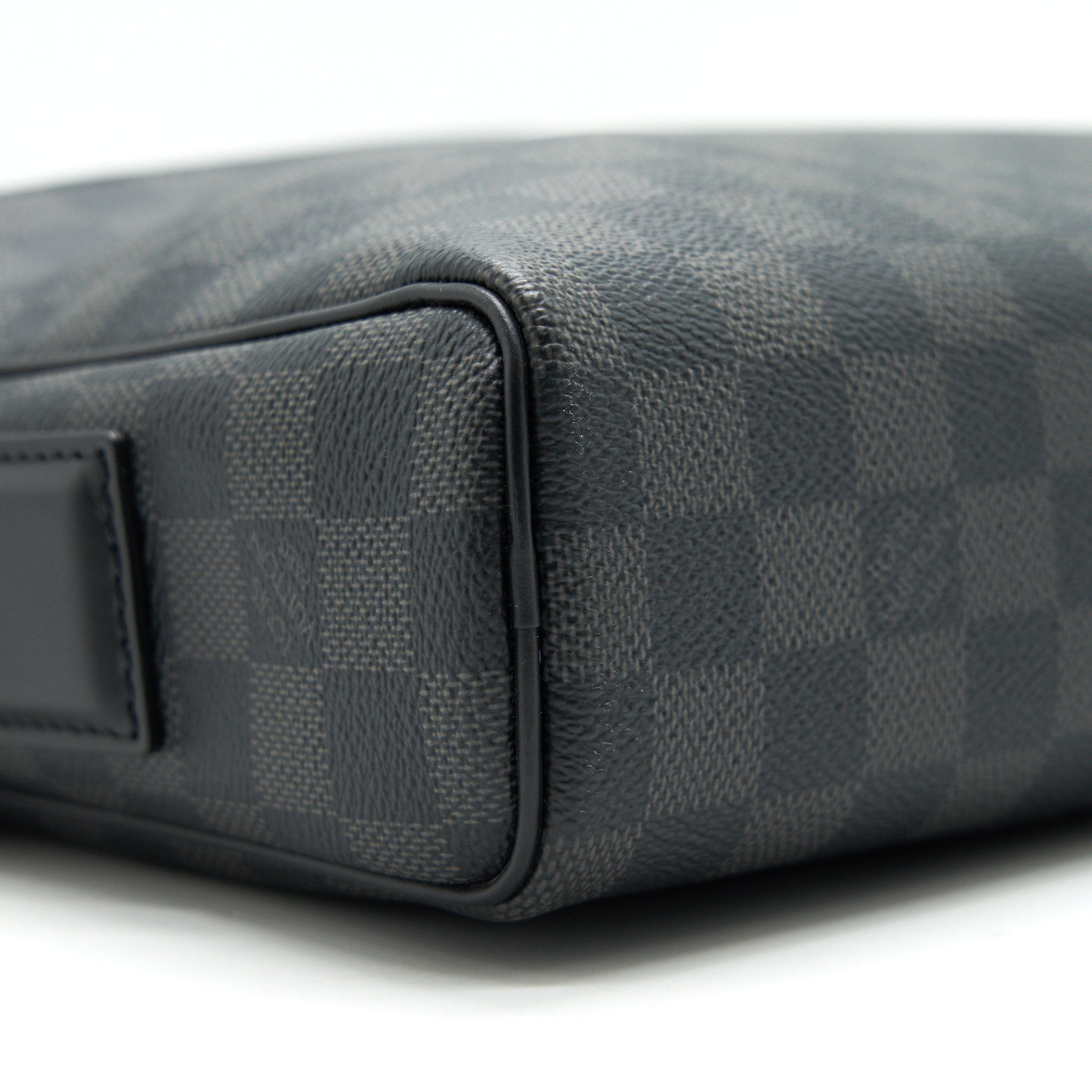 LOUIS VUITTON DAYTON PM MEN'S MESSENGER BAG