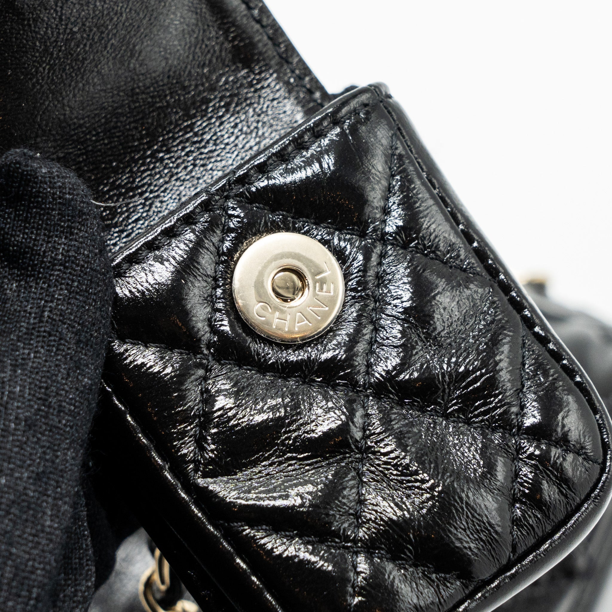 CHANEL 22A BACKPACK PATENT BLACK LGHW (MICROCHIP)