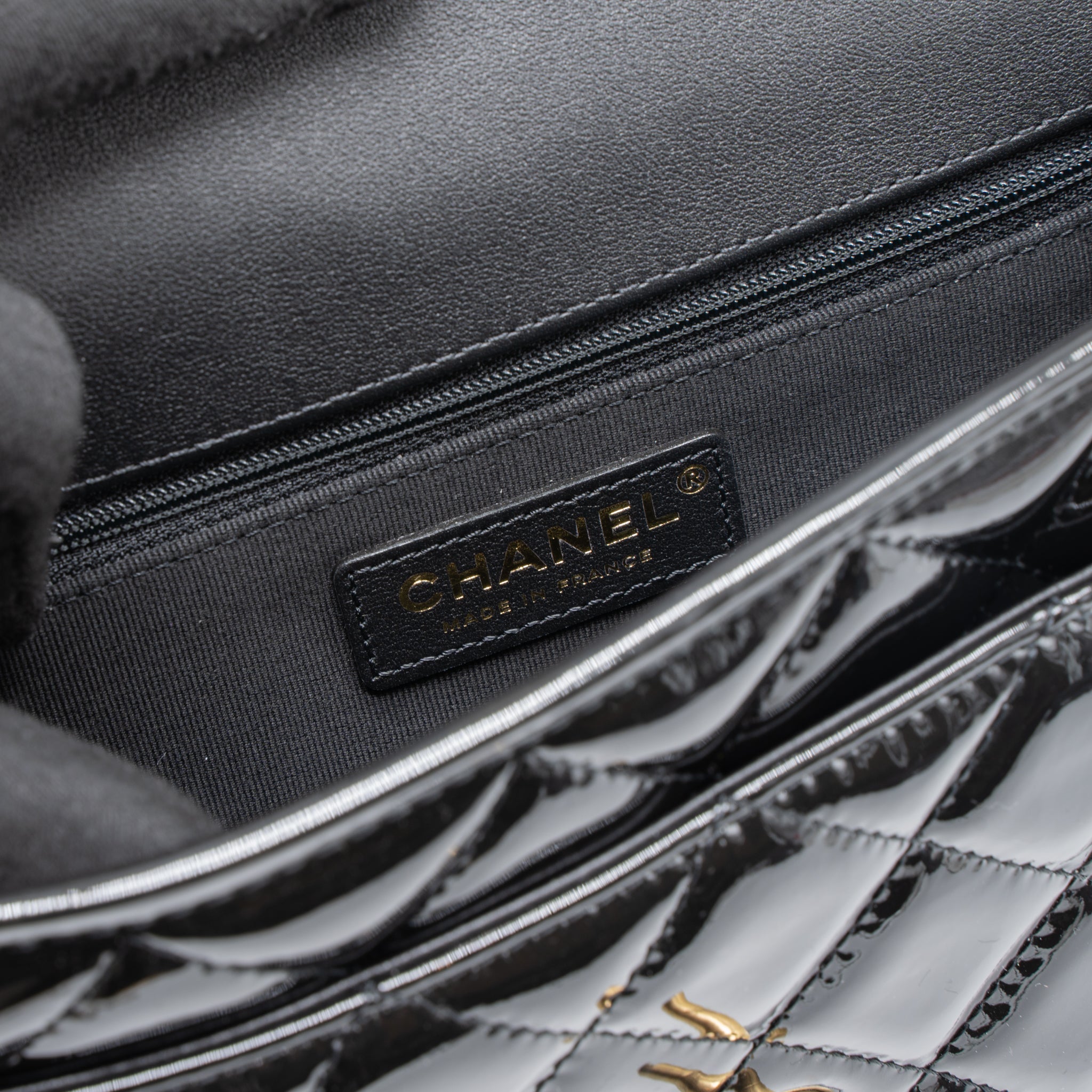 CHANEL 22K TOP HANDLE MESSENGER BAG PATENT LEATHER BLACK BRUSHED GHW (MICROCHIP)