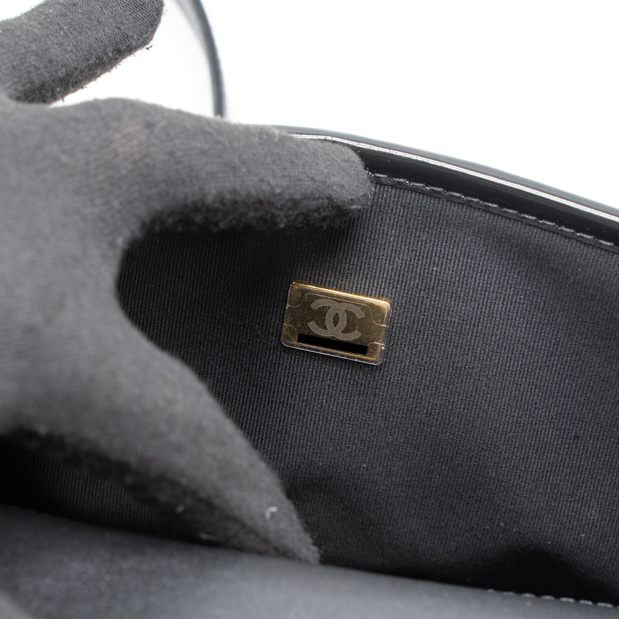 CHANEL 22K TOP HANDLE MESSENGER BAG PATENT LEATHER BLACK BRUSHED GHW (MICROCHIP)