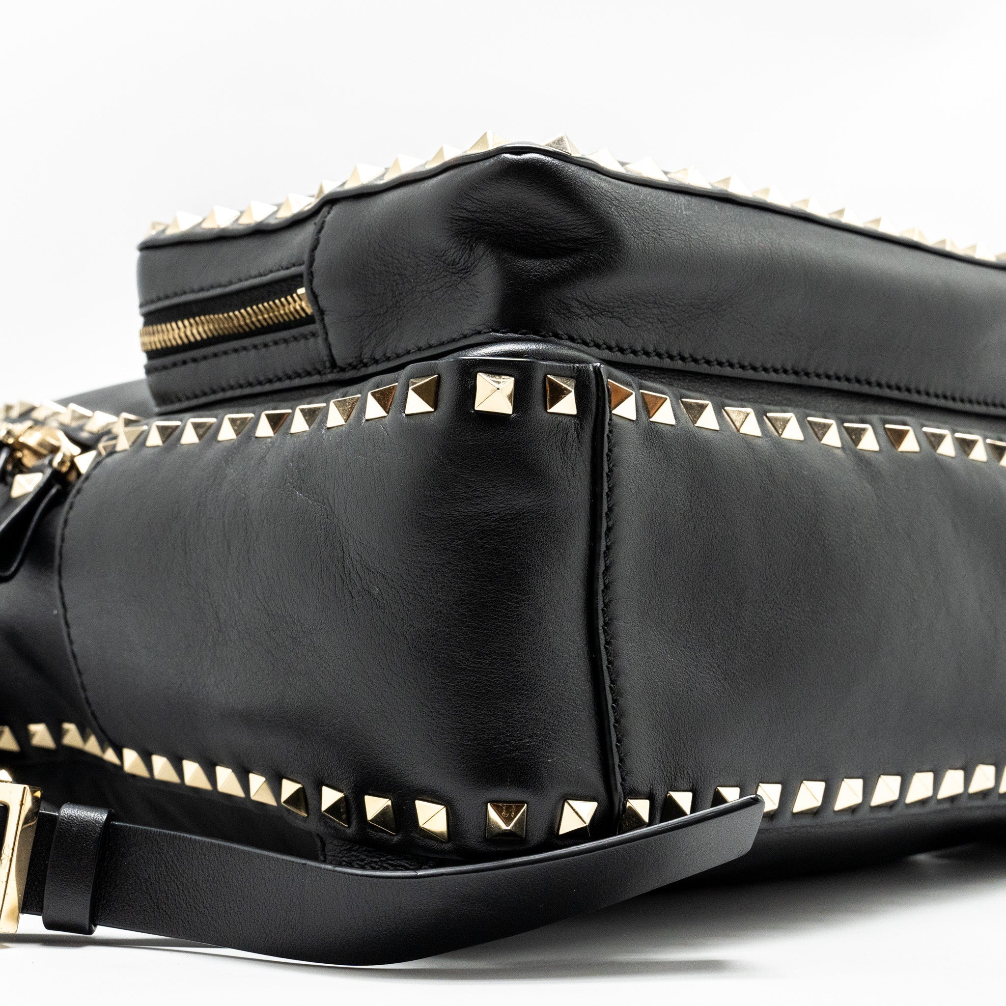 VALENTINO ROCKSTUD BACKPACK LEATHER BLACK GHW