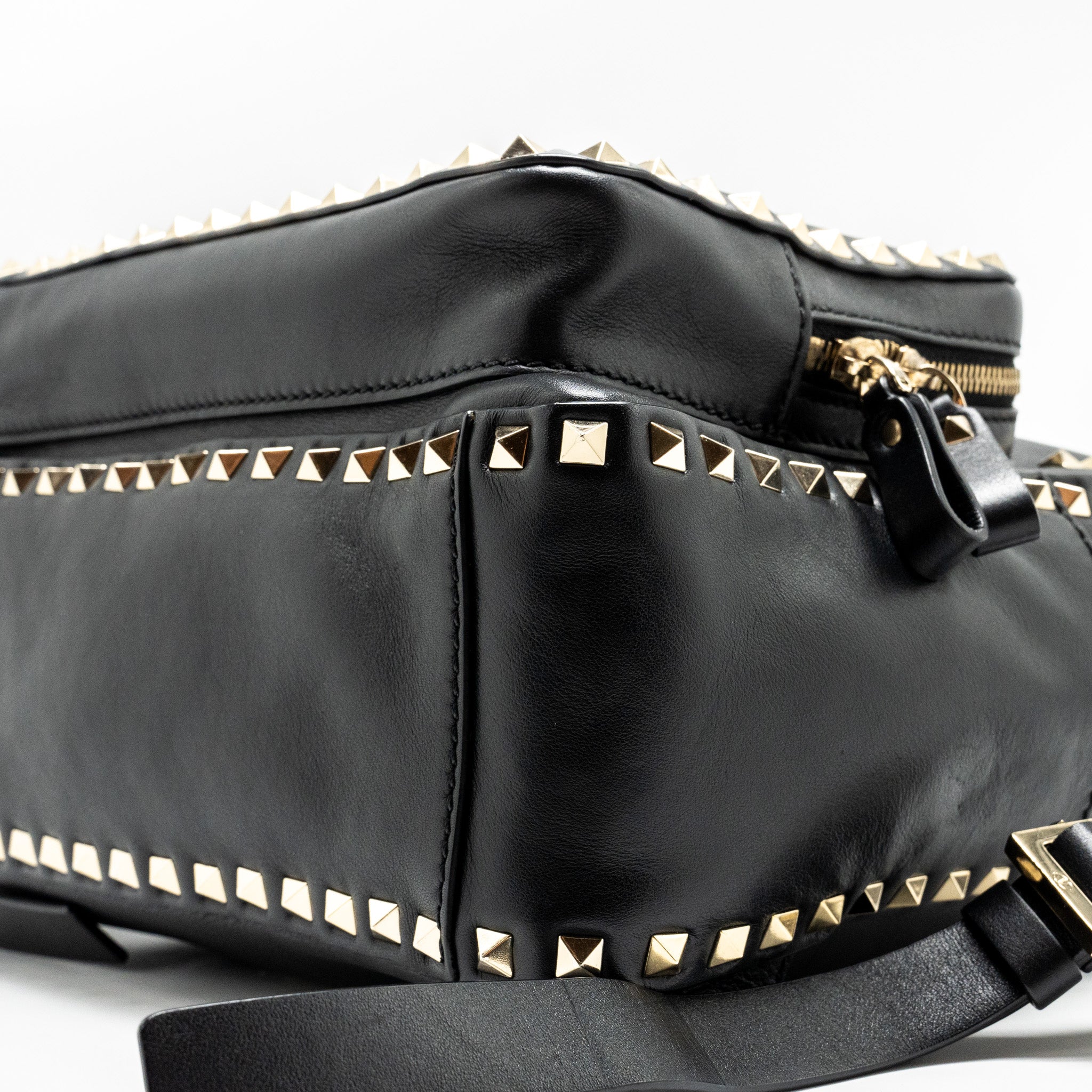 VALENTINO ROCKSTUD BACKPACK LEATHER BLACK GHW