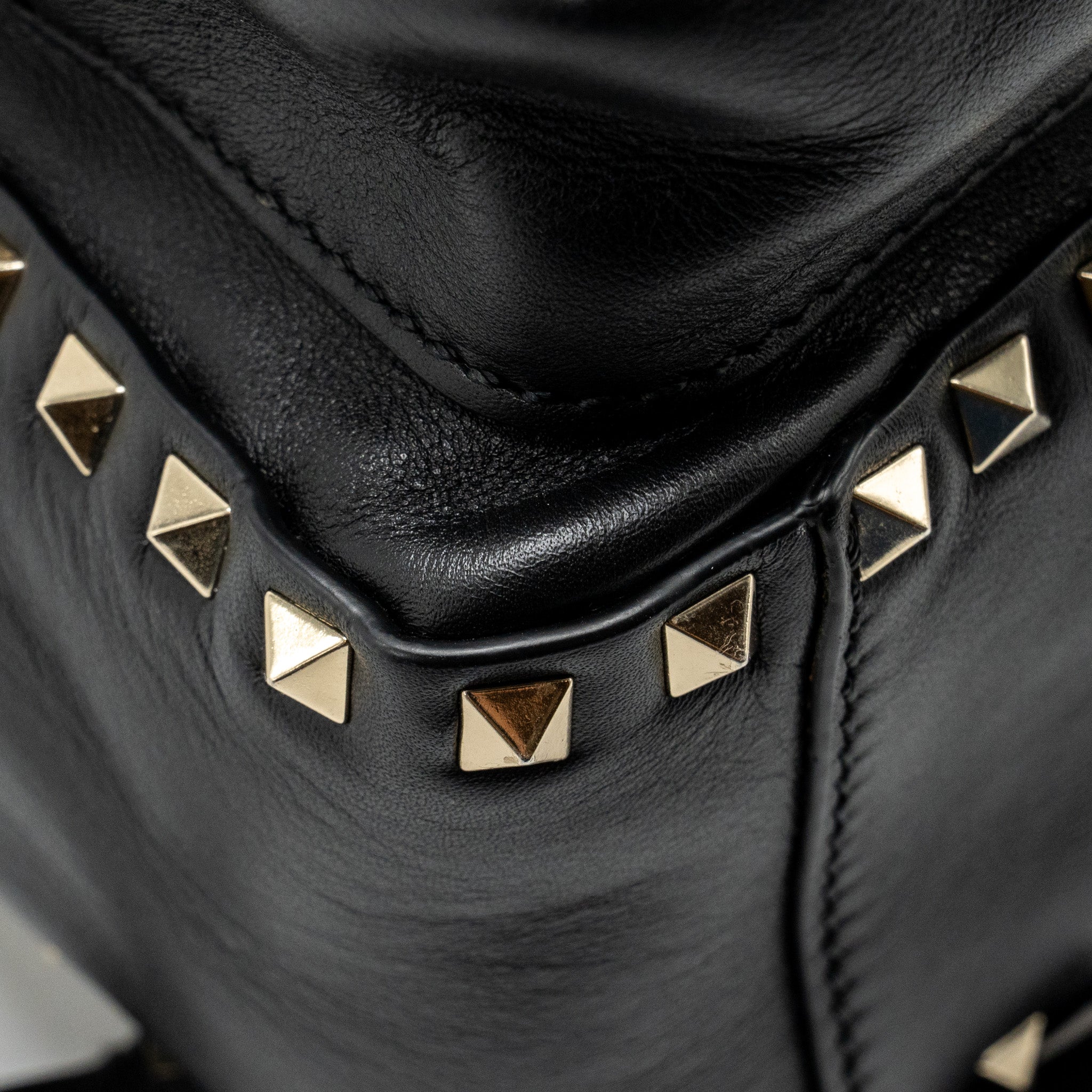 VALENTINO ROCKSTUD BACKPACK LEATHER BLACK GHW