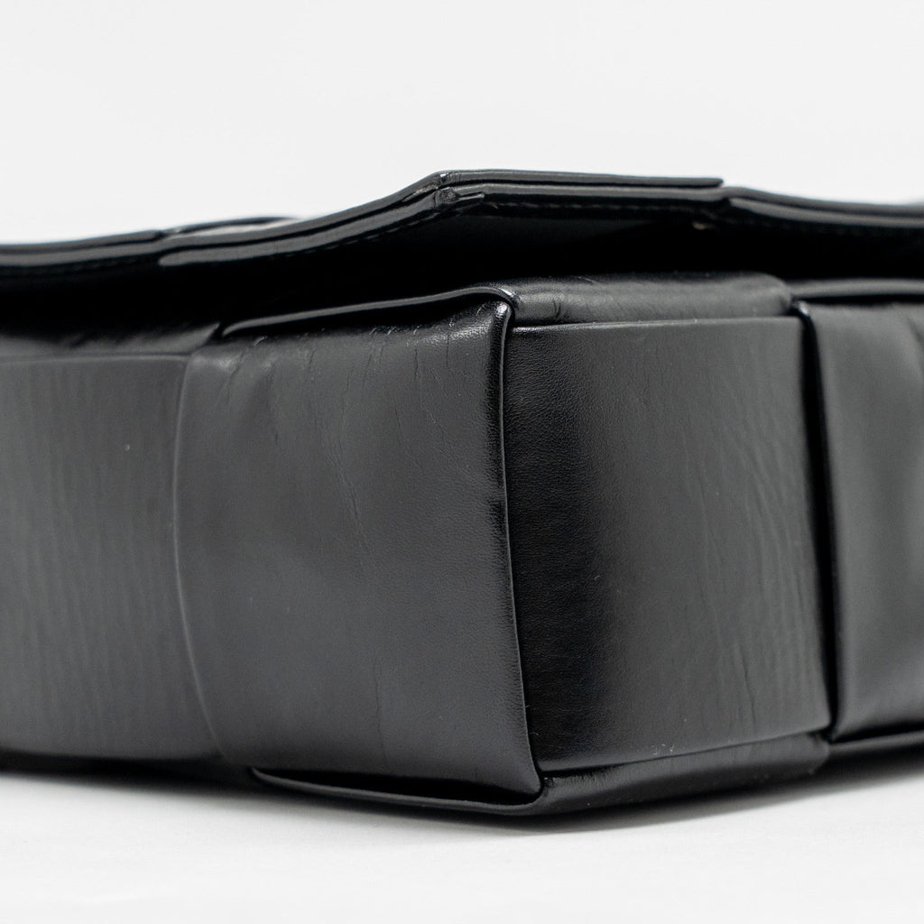 BOTTEGA VENETA CASSETTE MESSENGER BAG CALFSKIN BLACK SHW