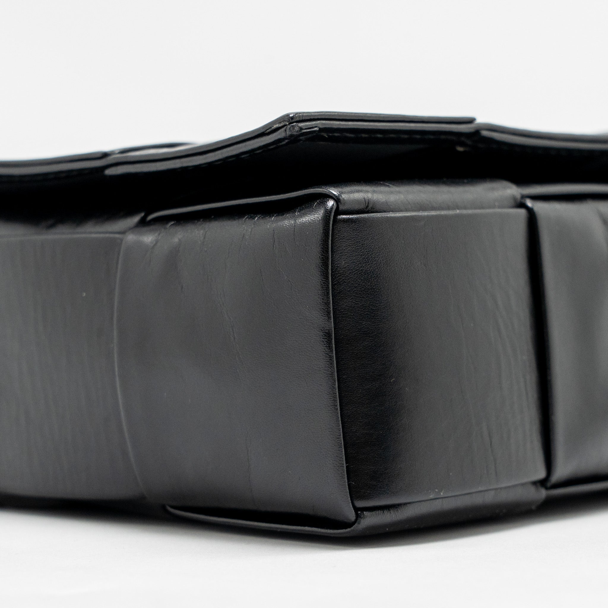 BOTTEGA VENETA CASSETTE MESSENGER BAG CALFSKIN BLACK SHW