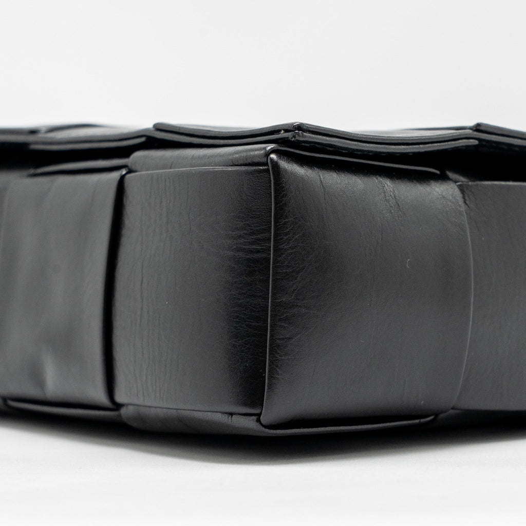 BOTTEGA VENETA CASSETTE MESSENGER BAG CALFSKIN BLACK SHW