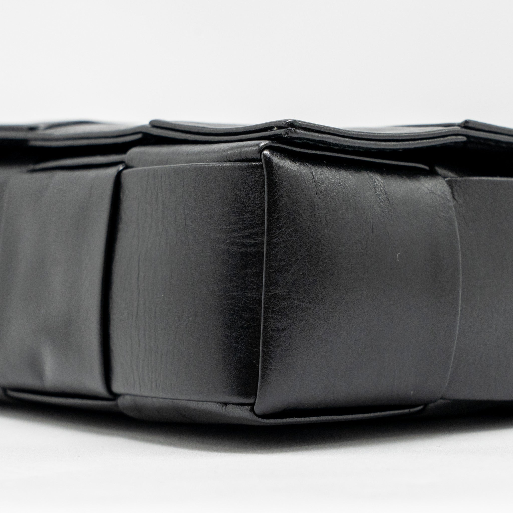 BOTTEGA VENETA CASSETTE MESSENGER BAG CALFSKIN BLACK SHW