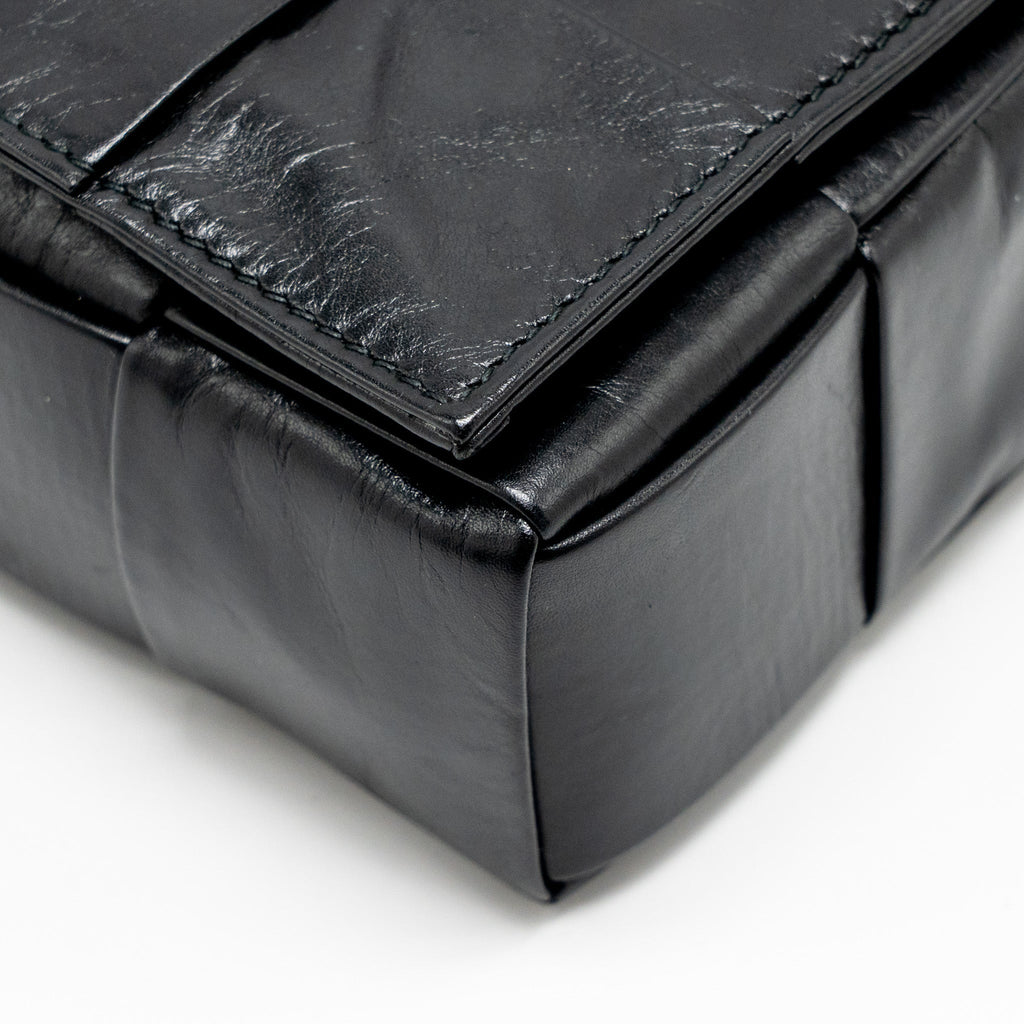 BOTTEGA VENETA CASSETTE MESSENGER BAG CALFSKIN BLACK SHW