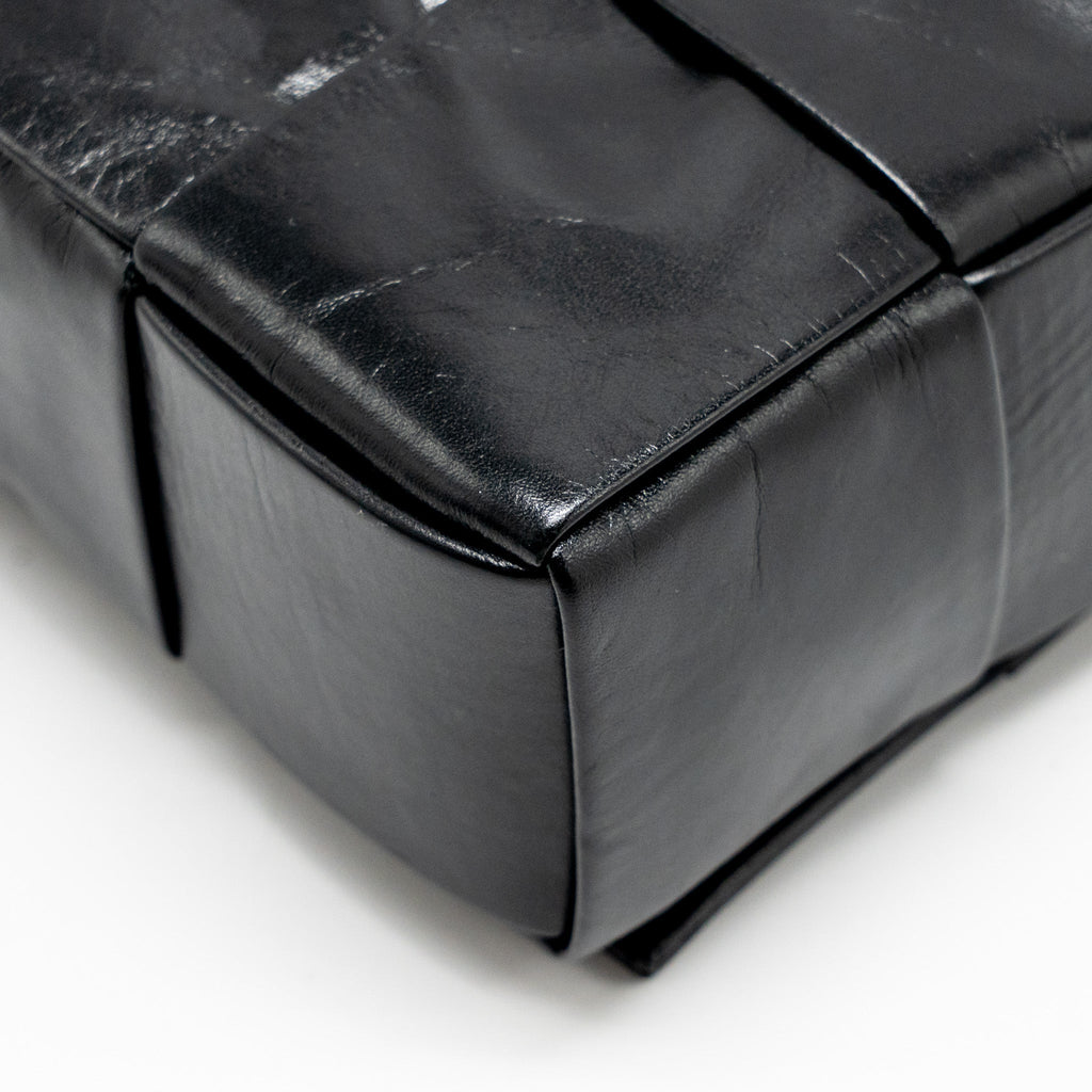 BOTTEGA VENETA CASSETTE MESSENGER BAG CALFSKIN BLACK SHW