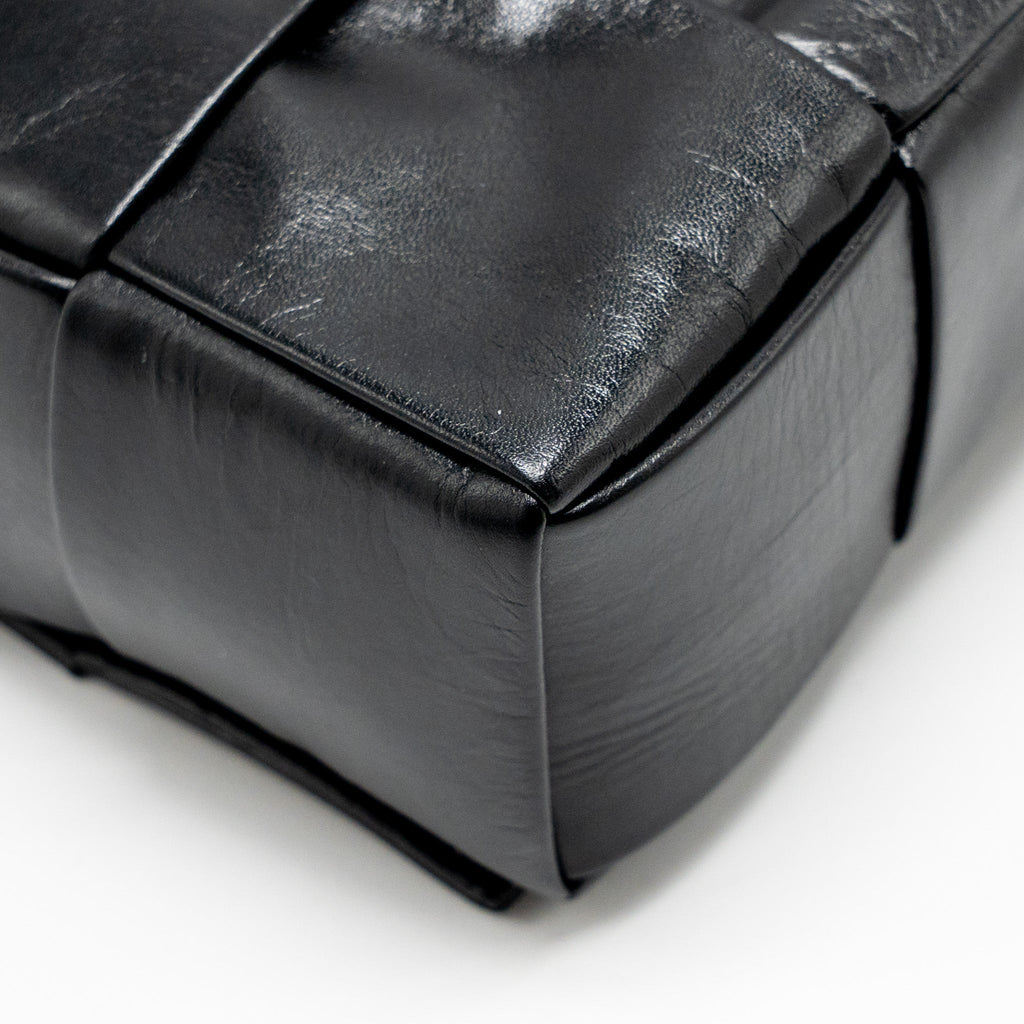 BOTTEGA VENETA CASSETTE MESSENGER BAG CALFSKIN BLACK SHW