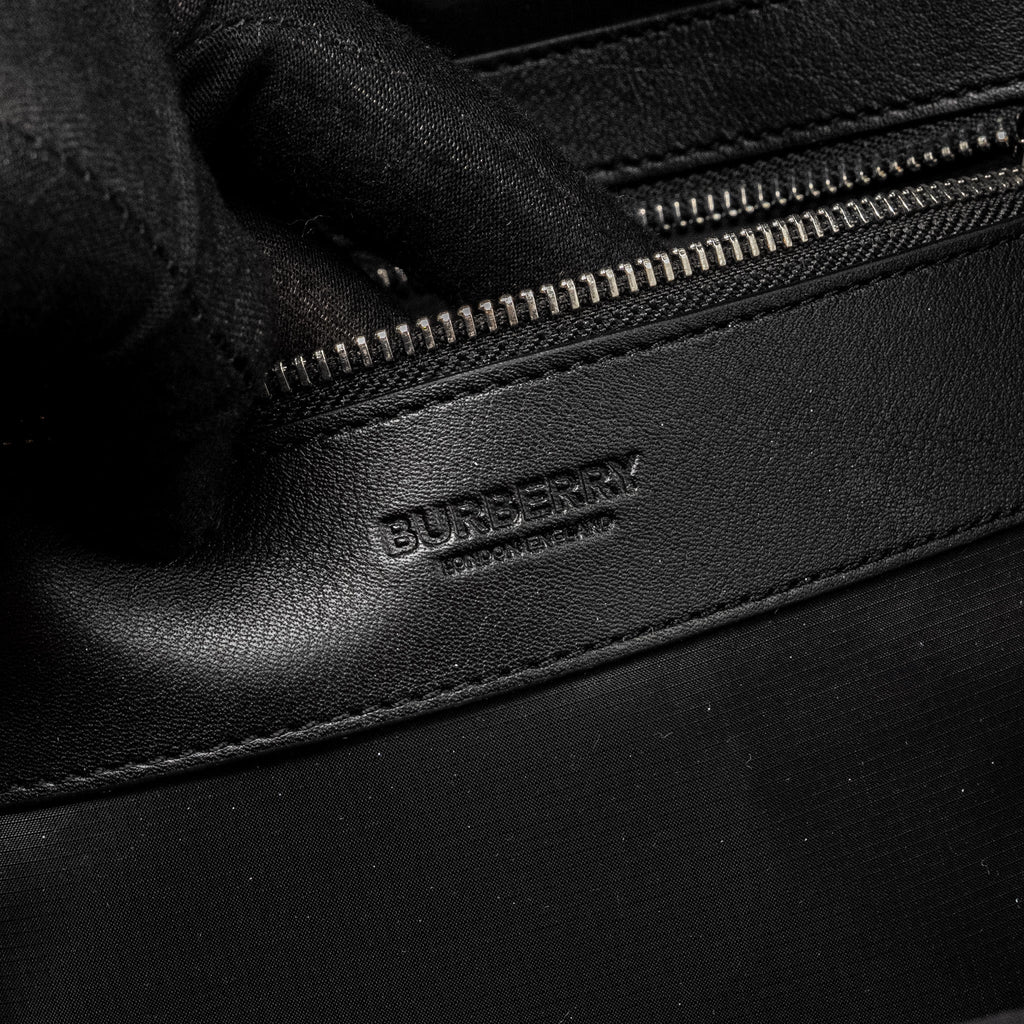 BURBERRY LOGO / ICON STRIPE BACKPACK NYLON DARK GREEN/MULTICOLOUR SHW