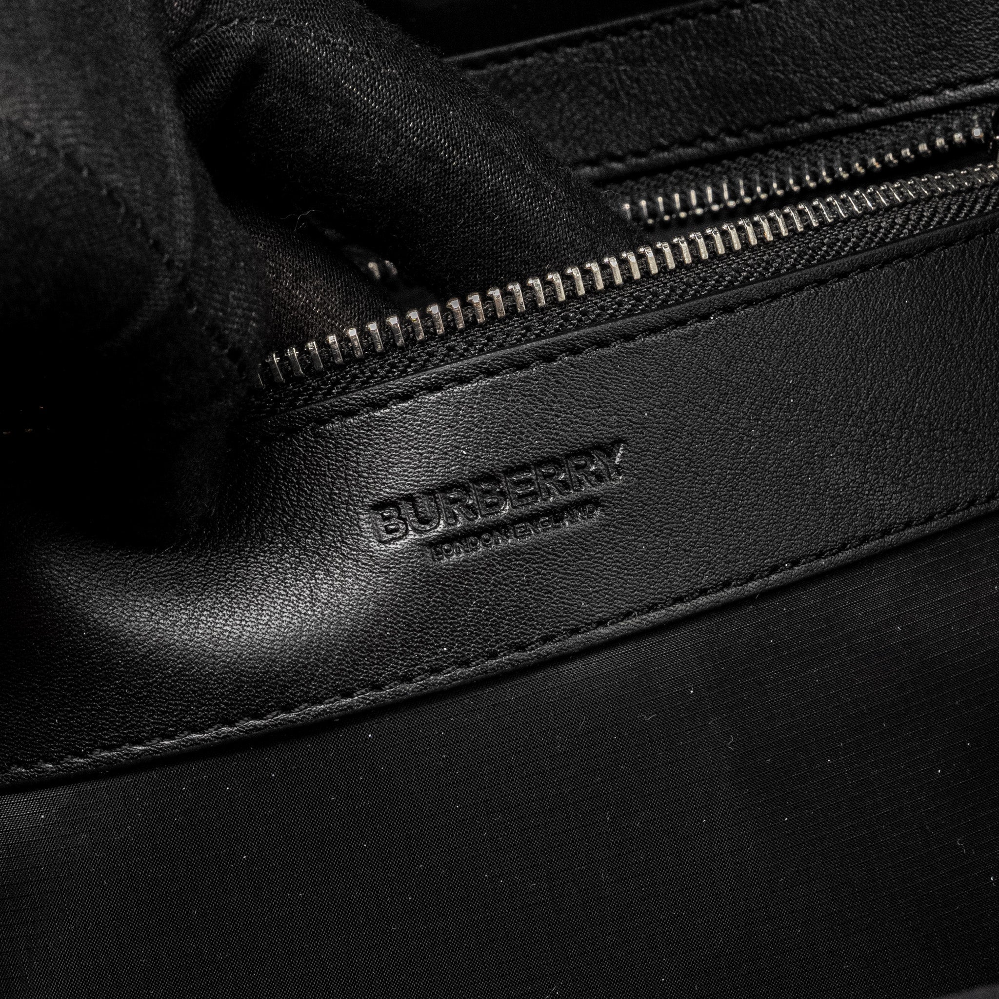 BURBERRY LOGO / ICON STRIPE BACKPACK NYLON DARK GREEN/MULTICOLOUR SHW