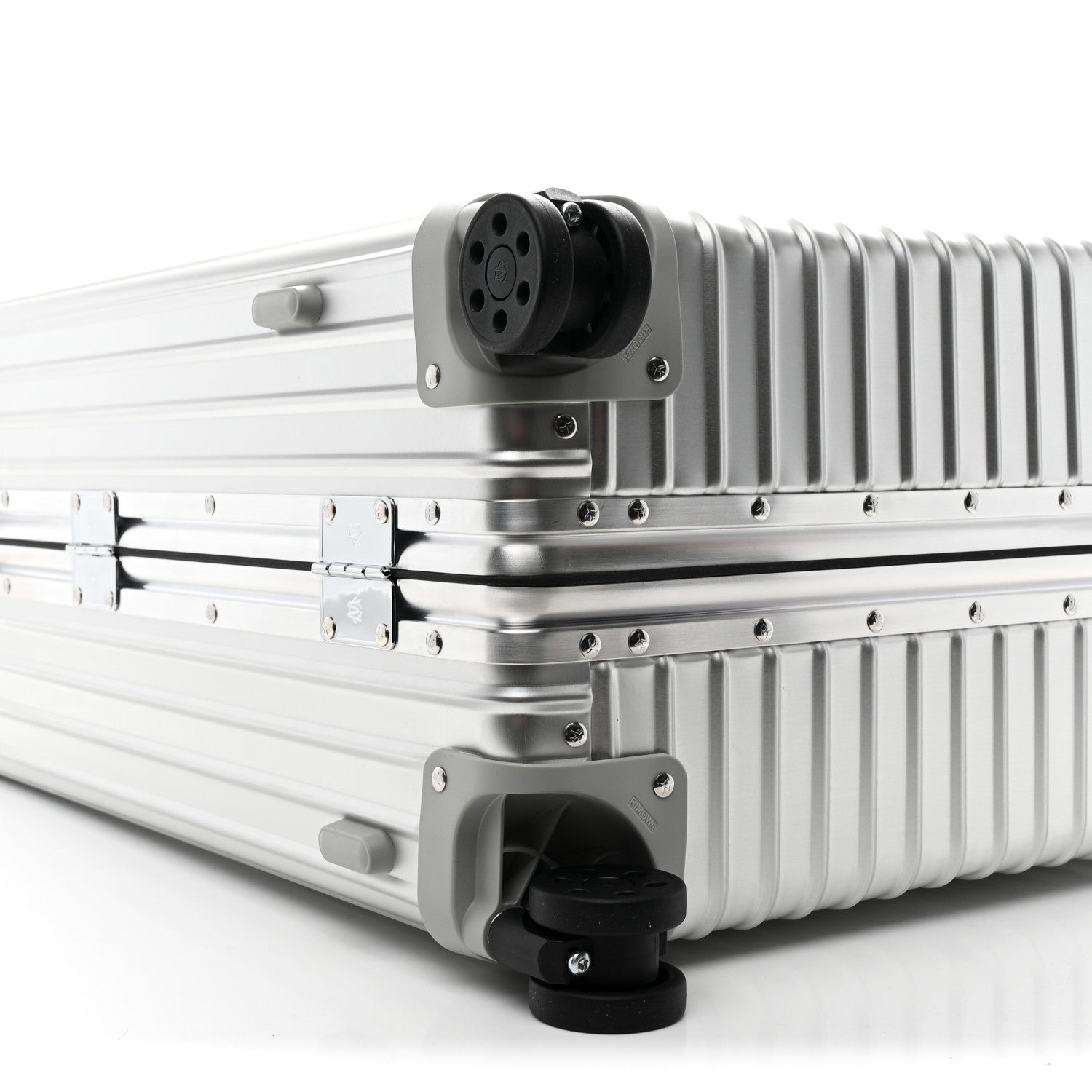 Rimowa Aluminum Classic Check-In M Silver