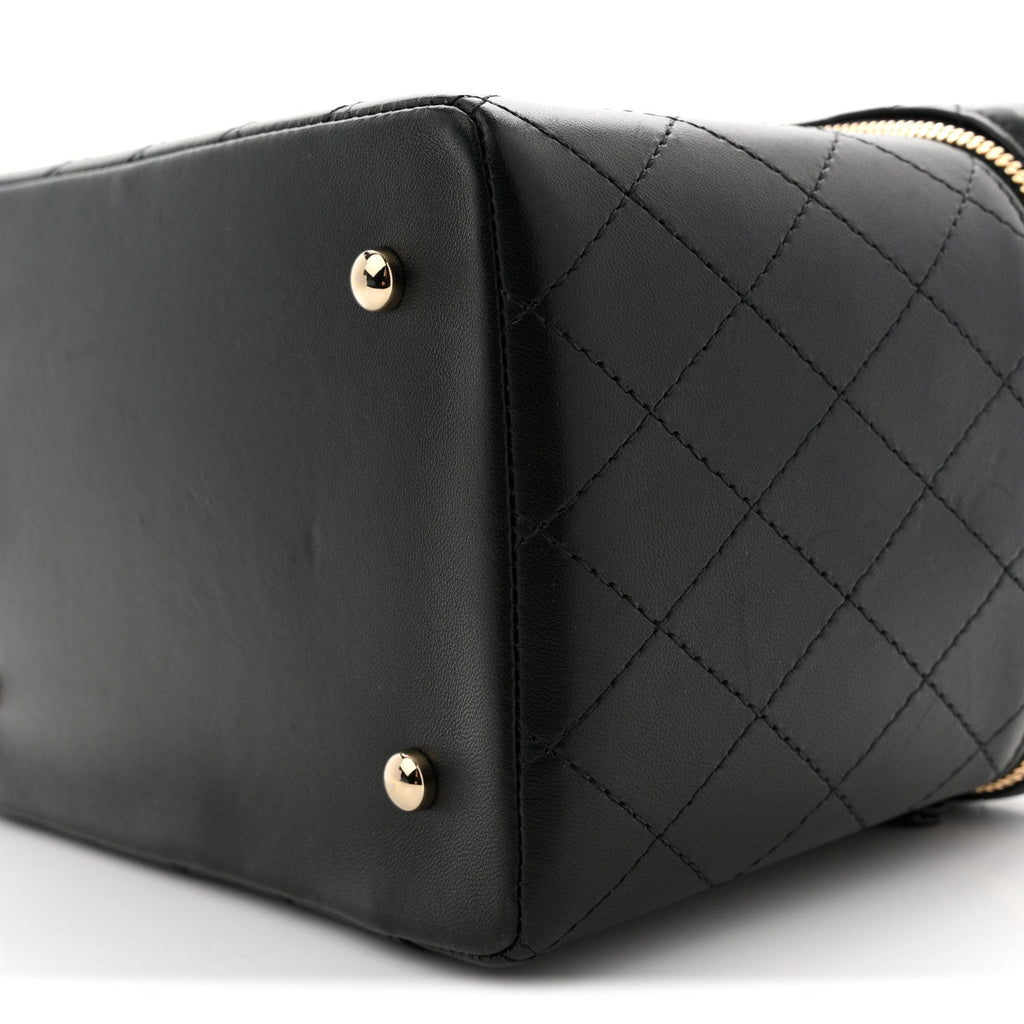LAMBSKIN FLAT QUILTED KNOCK ON WOOD LARGE VANITY CASE BLACK