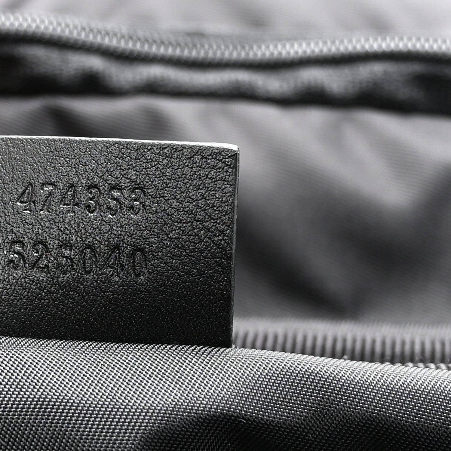 GG SUPREME MONOGRAM GRAN TURISMO SUITCASE BLACK GREY