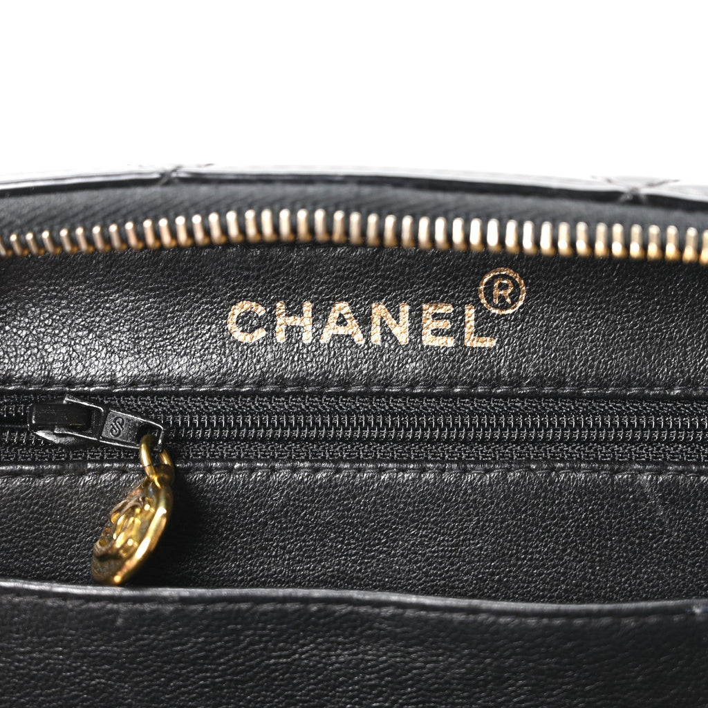 PATENT QUILTED VANITY CASE BLACK
