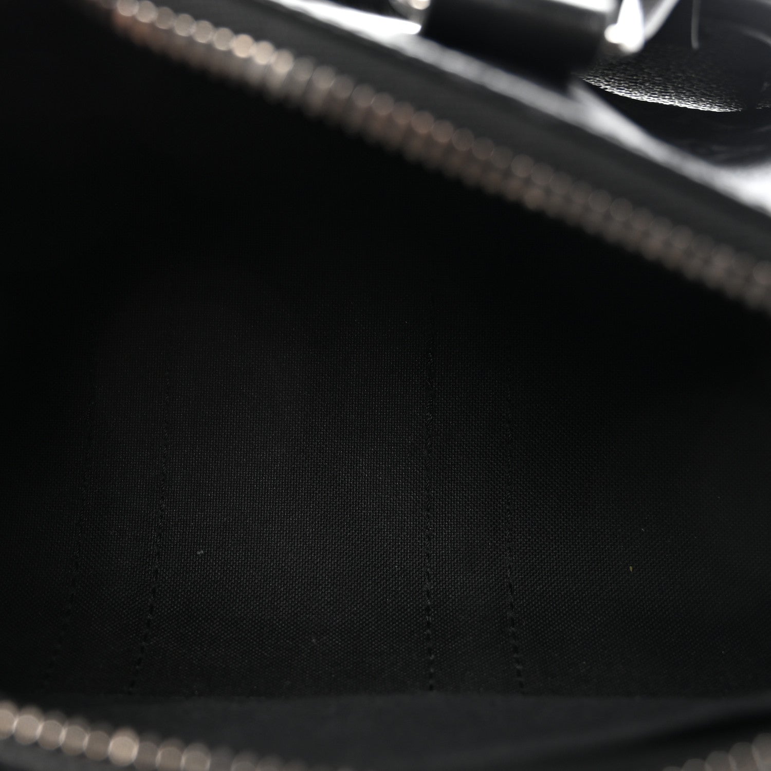 Reverse Monogram Eclipse Keepall Bandouliere 25