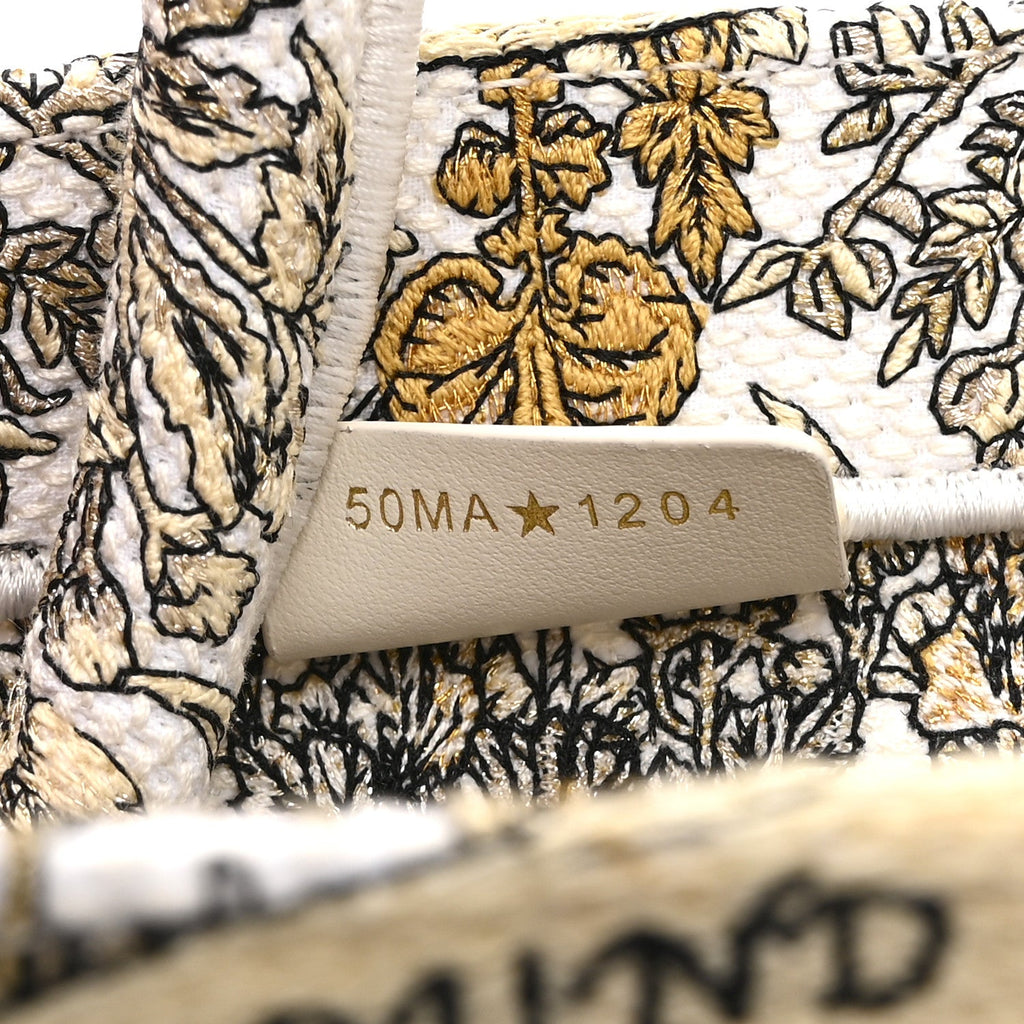 CANVAS EMBROIDERED MEDIUM AROUND THE WORLD BOOK TOTE GOLD